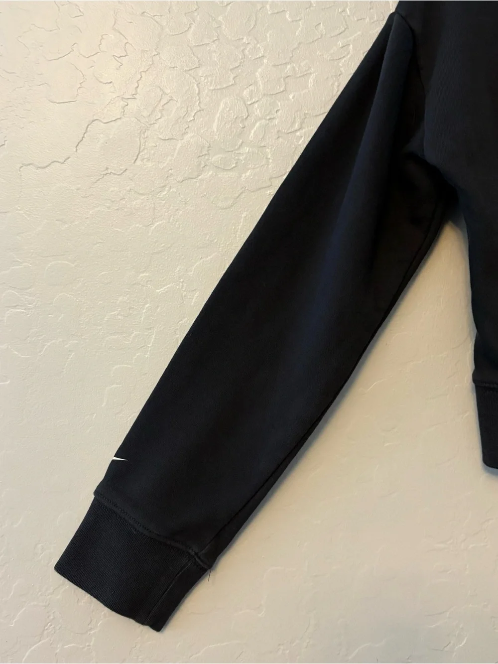 Nike girls black and white AIR embroidered crop hoodie size large